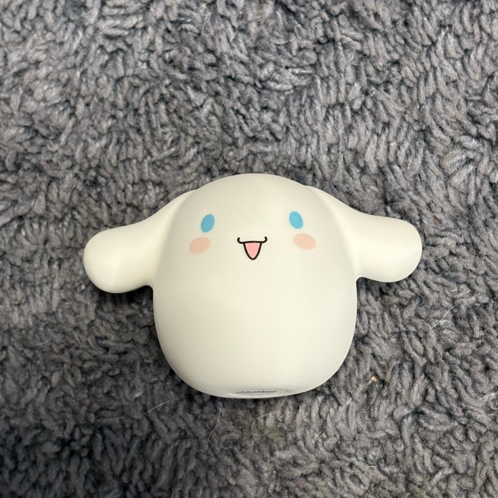 NWOT Cinnamonroll Hello Kitty and Friends Squooshems